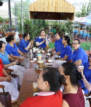 CAFE VƯỜN LAN - ÚT TOÀN